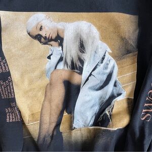 Ariana Grande Sweetener Tour Crewneck Sweatshirt Black / Large